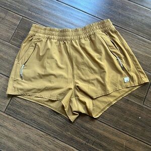 Vuori size medium women’s shorts